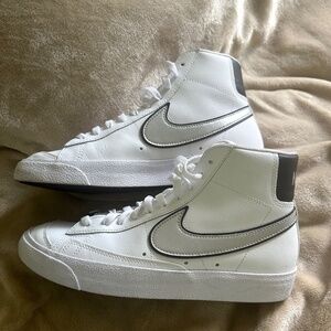 Nike Blazer Mid '77 Womens size 10 - white leather